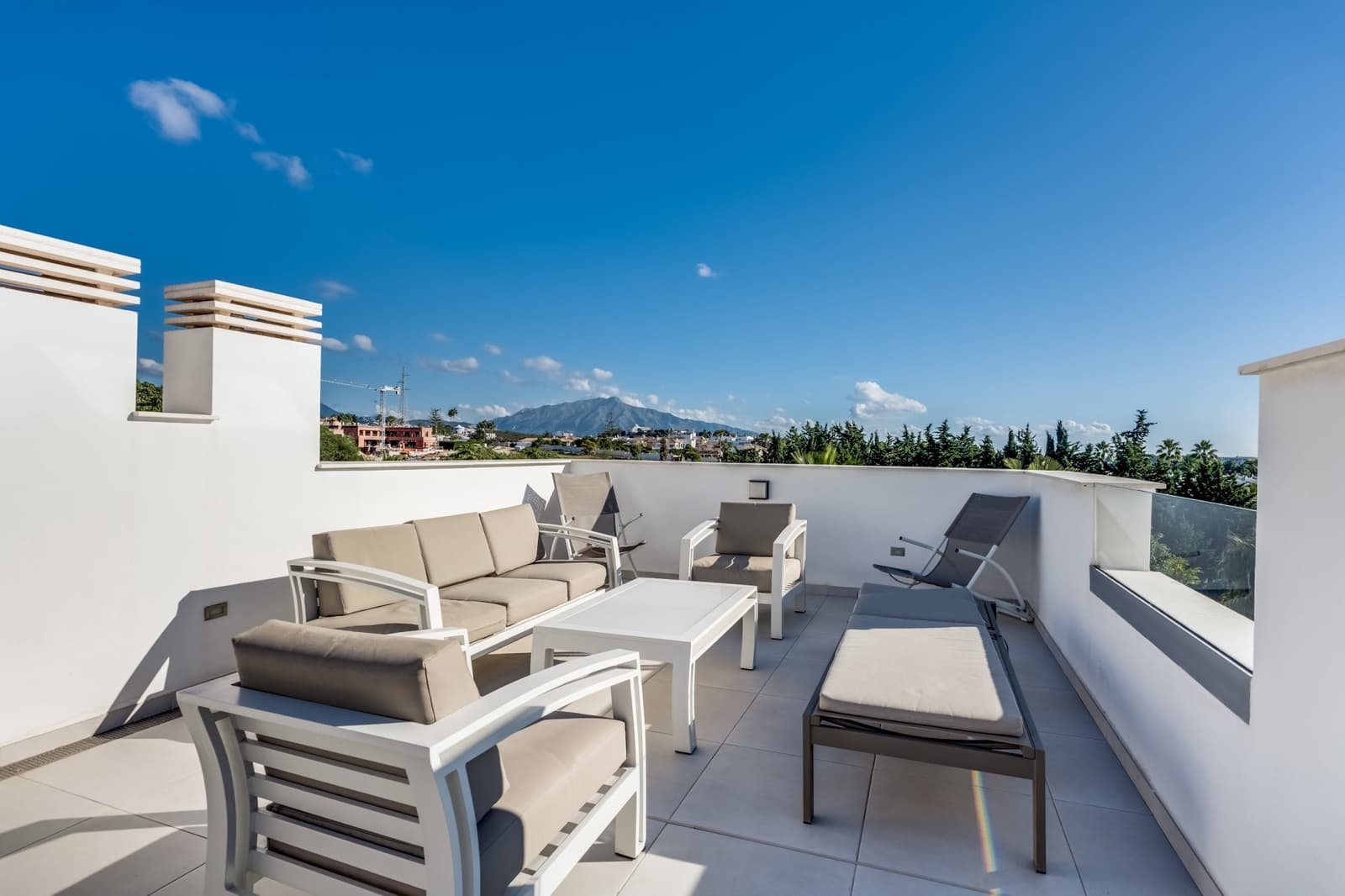 4 bedroom Townhouse for sale in Estepona with pool garage - € 930,000 (Ref: 9848654)