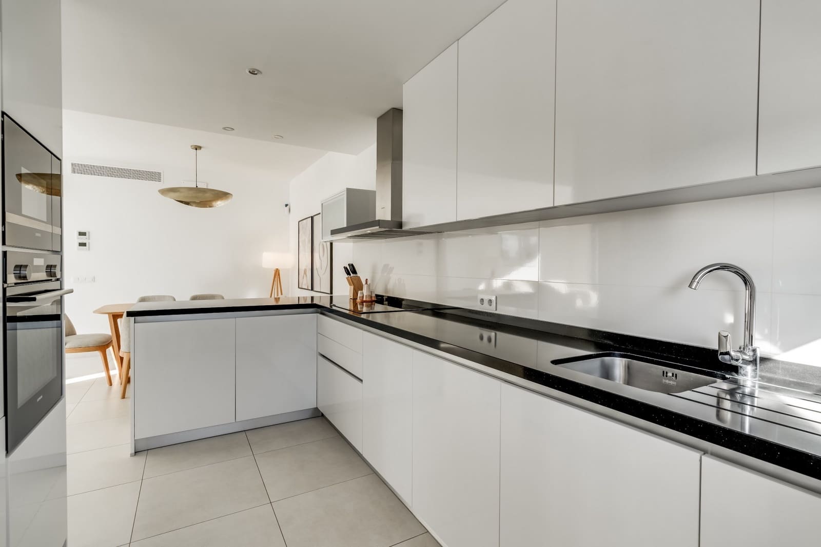 4 bedroom Townhouse for sale in Estepona with pool garage - € 930,000 (Ref: 9848654)
