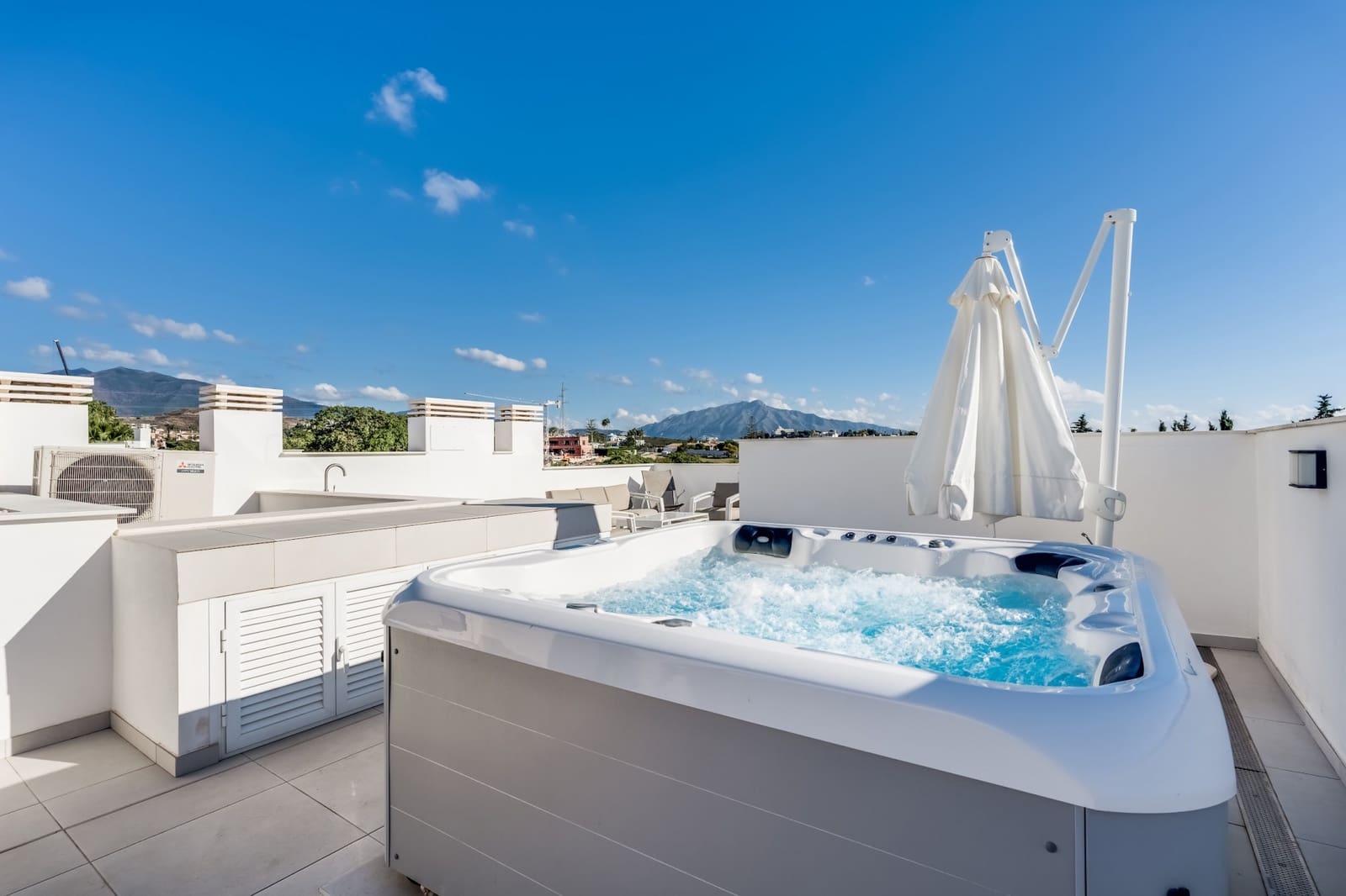 4 bedroom Townhouse for sale in Estepona with pool garage - € 930,000 (Ref: 9848654)