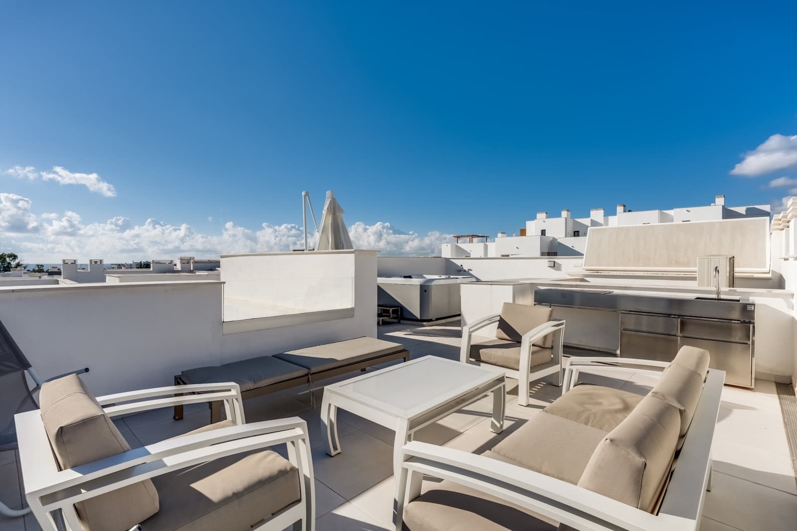 4 bedroom Townhouse for sale in Estepona with pool garage - € 930,000 (Ref: 9848654)