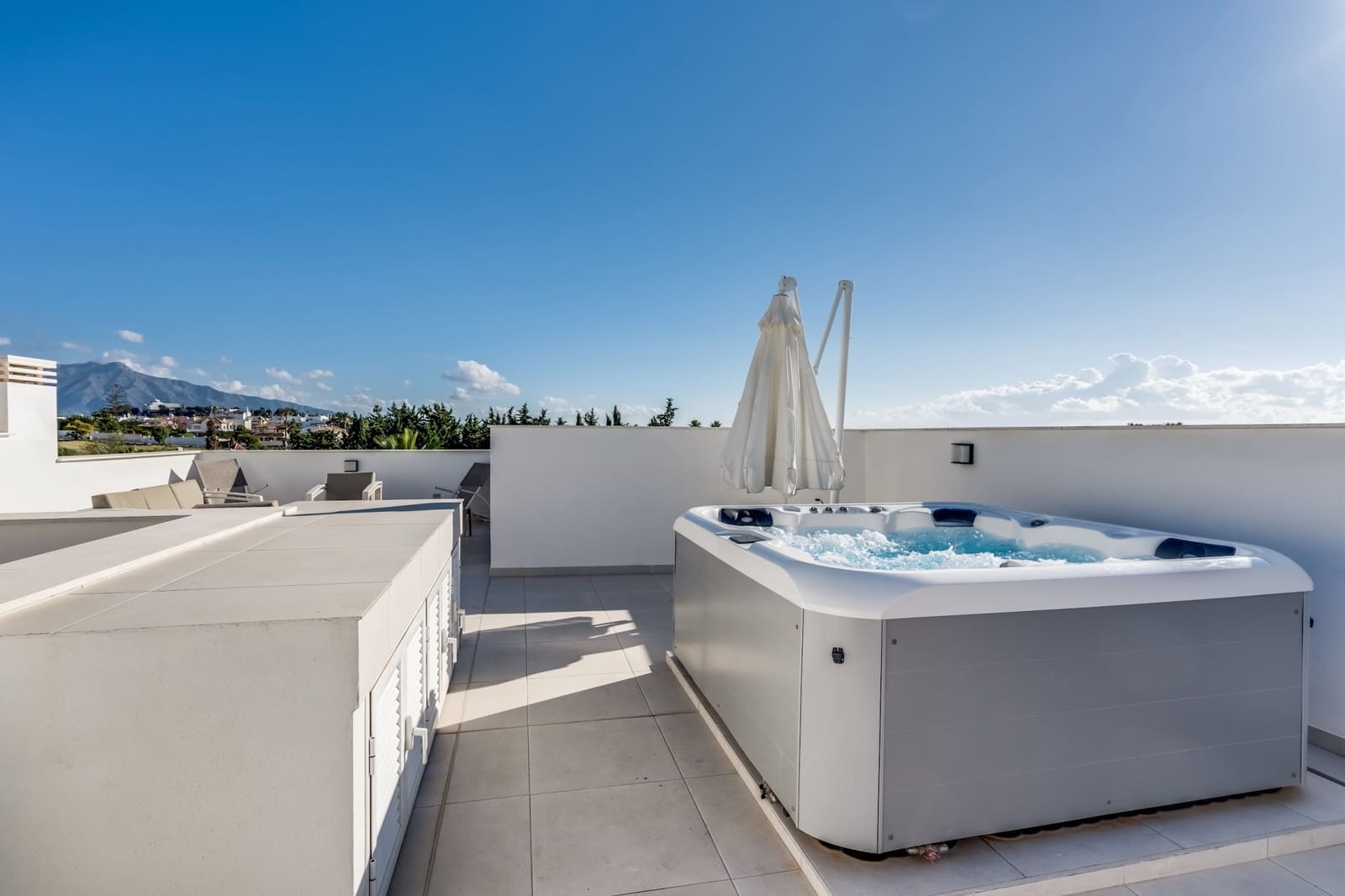 4 bedroom Townhouse for sale in Estepona with pool garage - € 930,000 (Ref: 9848654)
