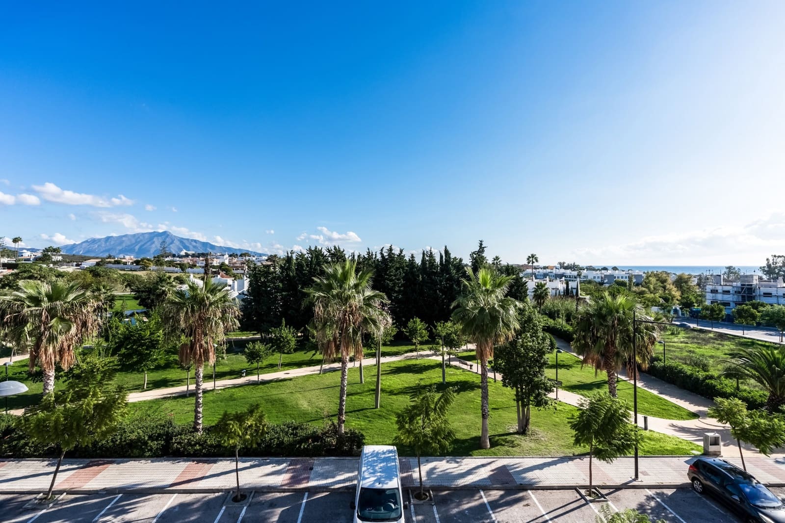 4 bedroom Townhouse for sale in Estepona with pool garage - € 930,000 (Ref: 9848654)
