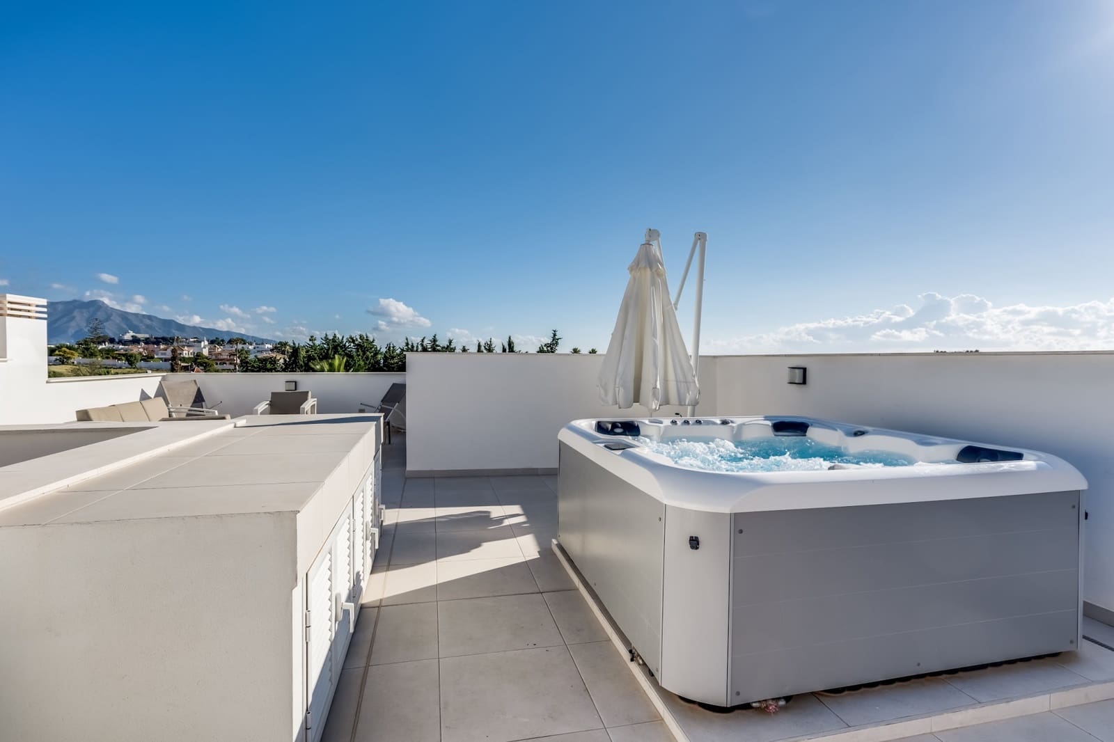 4 soverom Hus til salgs i Estepona med svømmebasseng garasje - € 930 000 (Ref: 9848654)