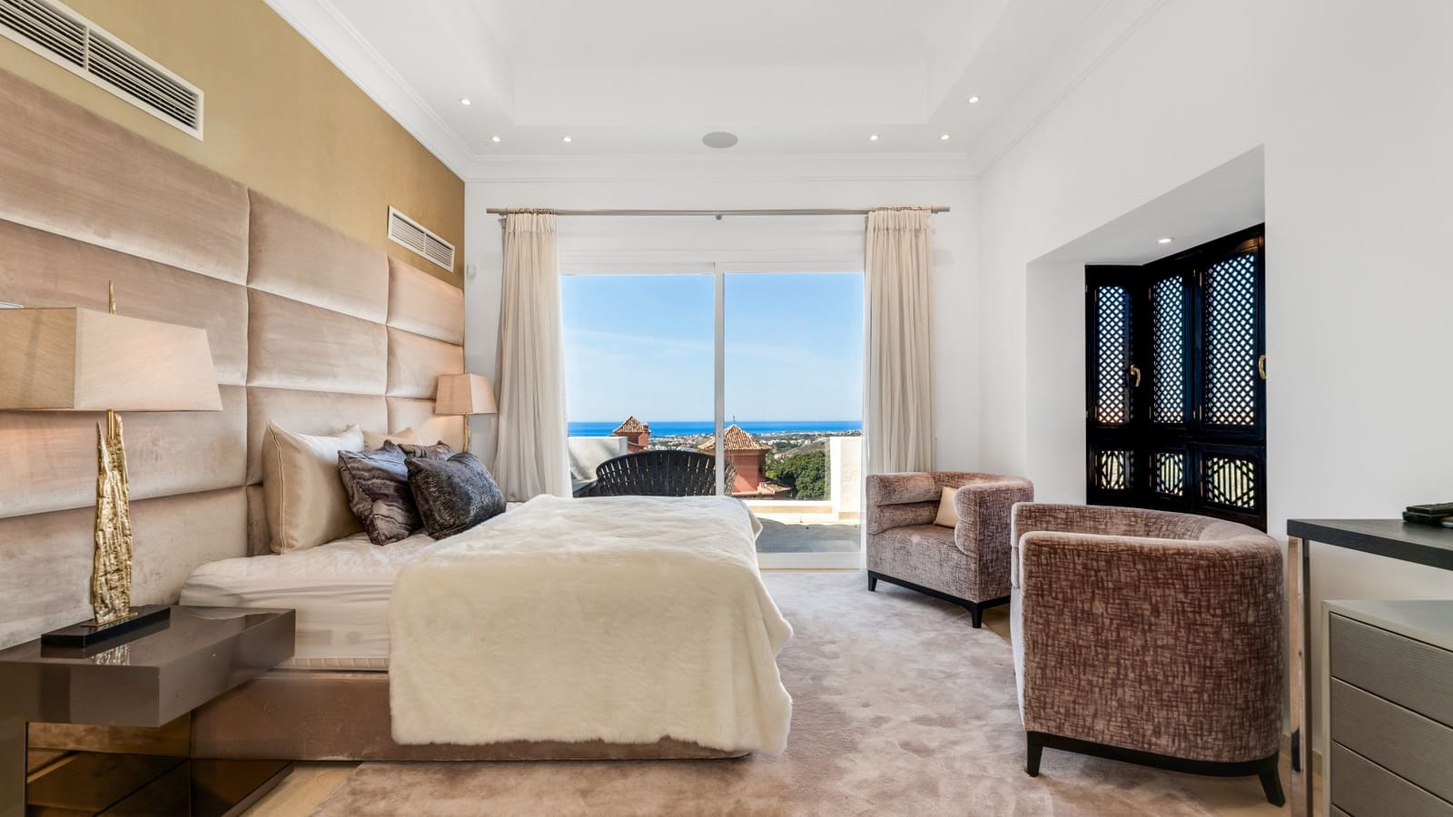 5 soverom Villa til salgs i La Quinta med svømmebasseng garasje - € 3 795 000 (Ref: 9848657)