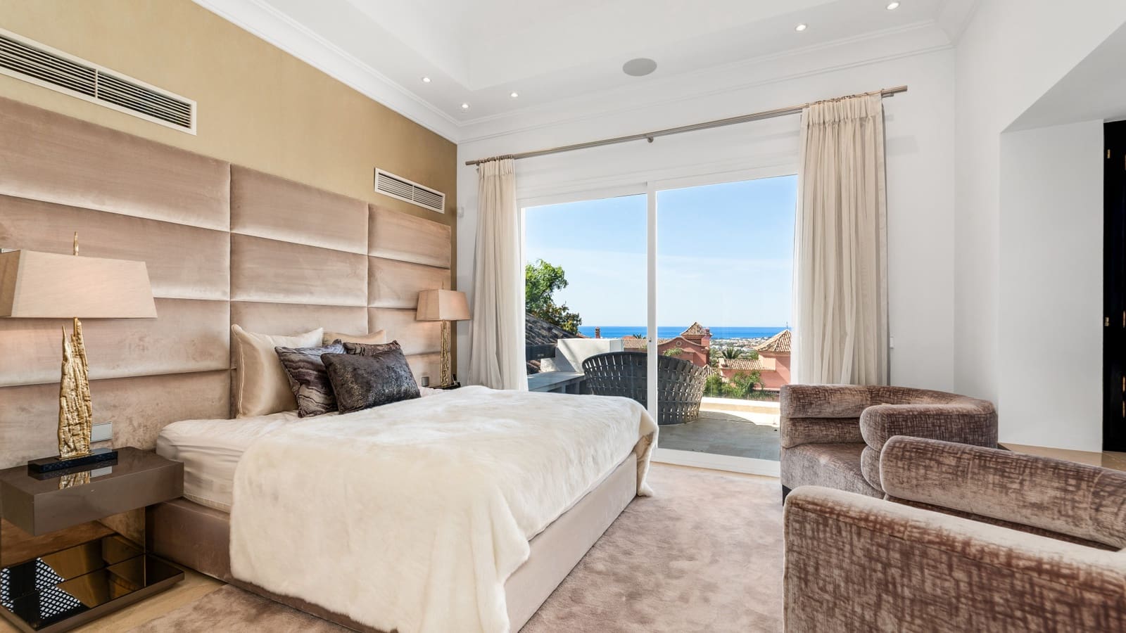 5 soverom Villa til salgs i La Quinta med svømmebasseng garasje - € 3 795 000 (Ref: 9848657)