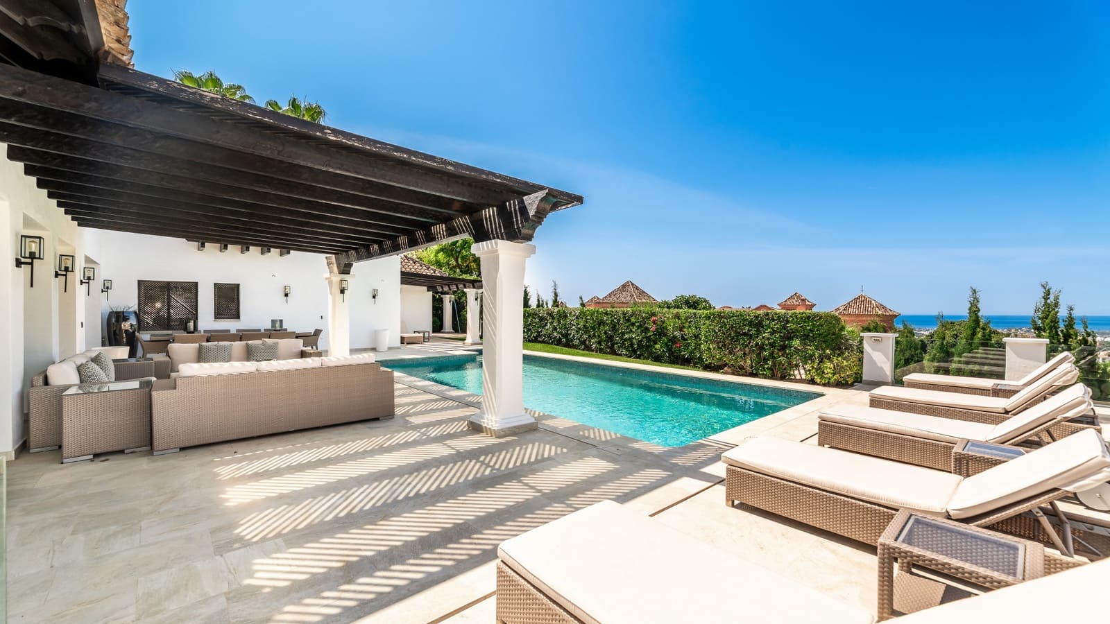 5 soverom Villa til salgs i La Quinta med svømmebasseng garasje - € 3 795 000 (Ref: 9848657)