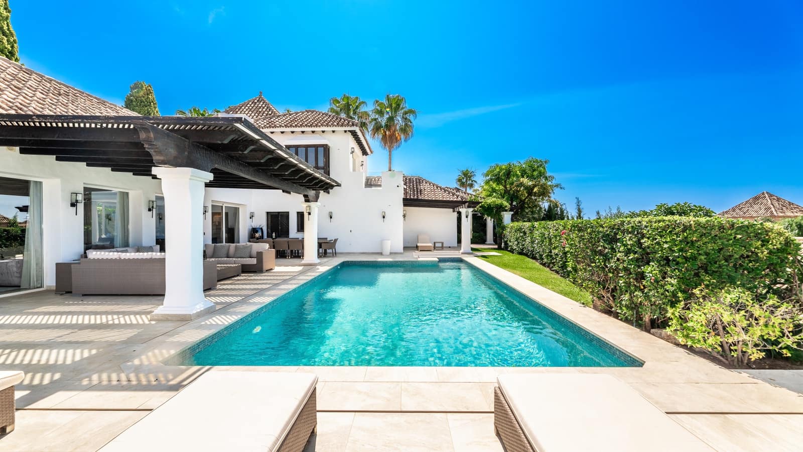 5 soverom Villa til salgs i La Quinta med svømmebasseng garasje - € 3 795 000 (Ref: 9848657)