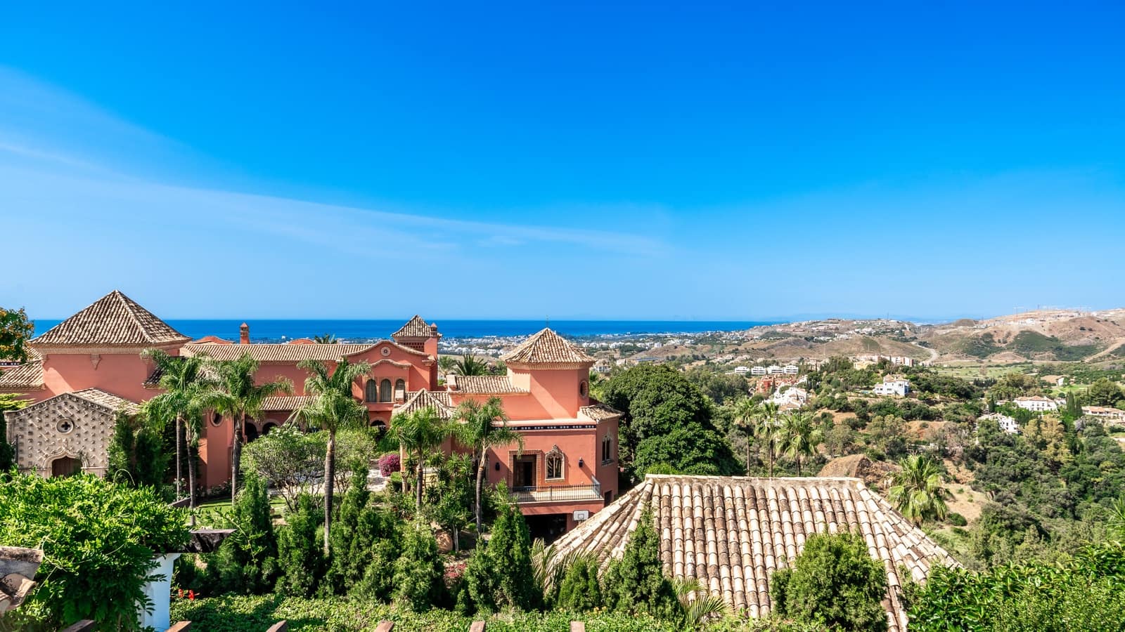 5 soverom Villa til salgs i La Quinta med svømmebasseng garasje - € 3 795 000 (Ref: 9848657)