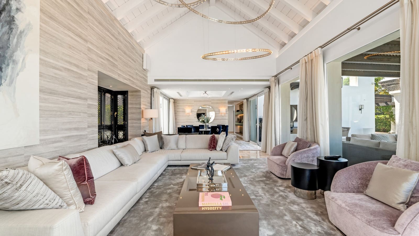 5 bedroom Villa for sale in La Quinta with pool garage - € 3,795,000 (Ref: 9848657)