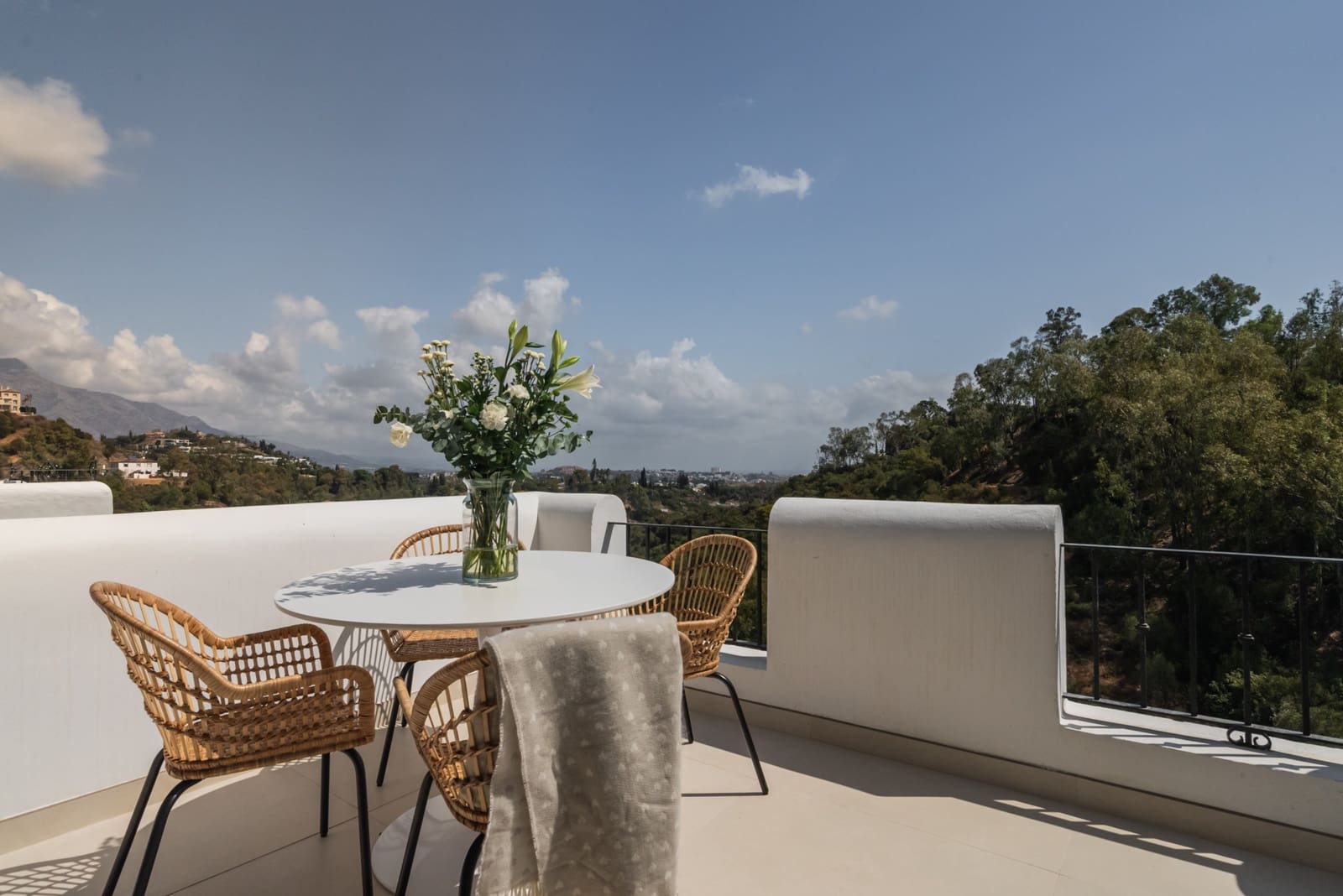 3 sypialnia Apartament na sprzedaż w Benahavis z basenem garażem - 599 000 € (Ref: 9848658)