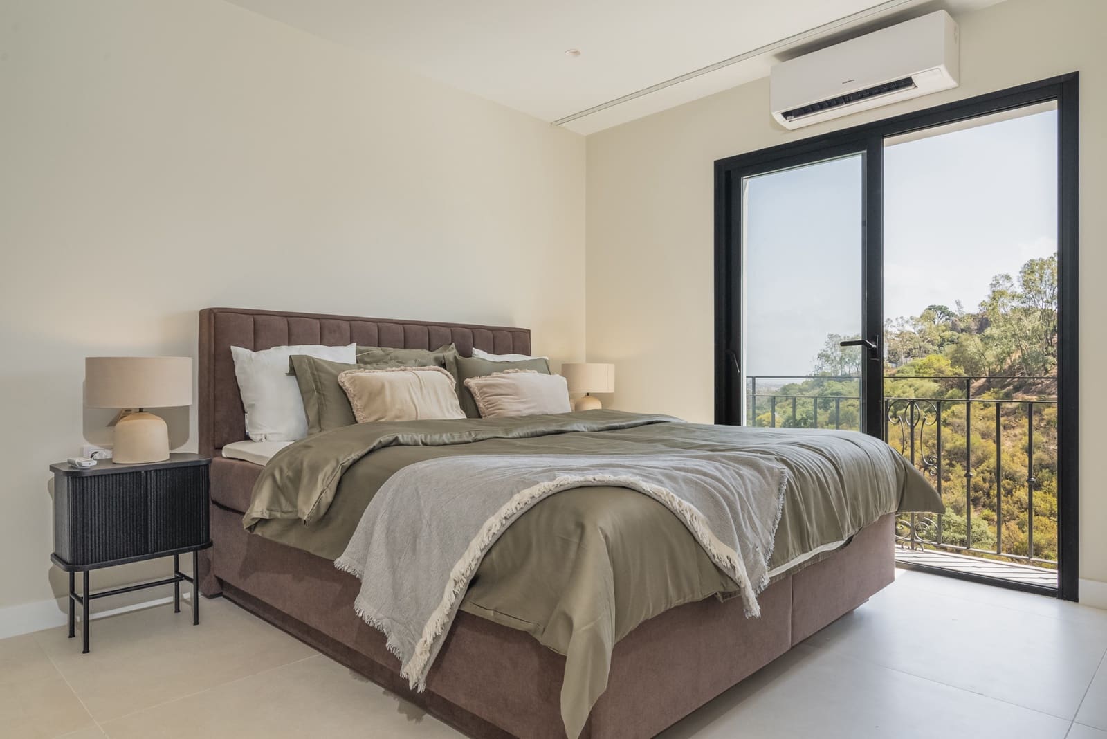 3 bedroom Apartment for sale in Benahavis with pool garage - € 599,000 (Ref: 9848658)