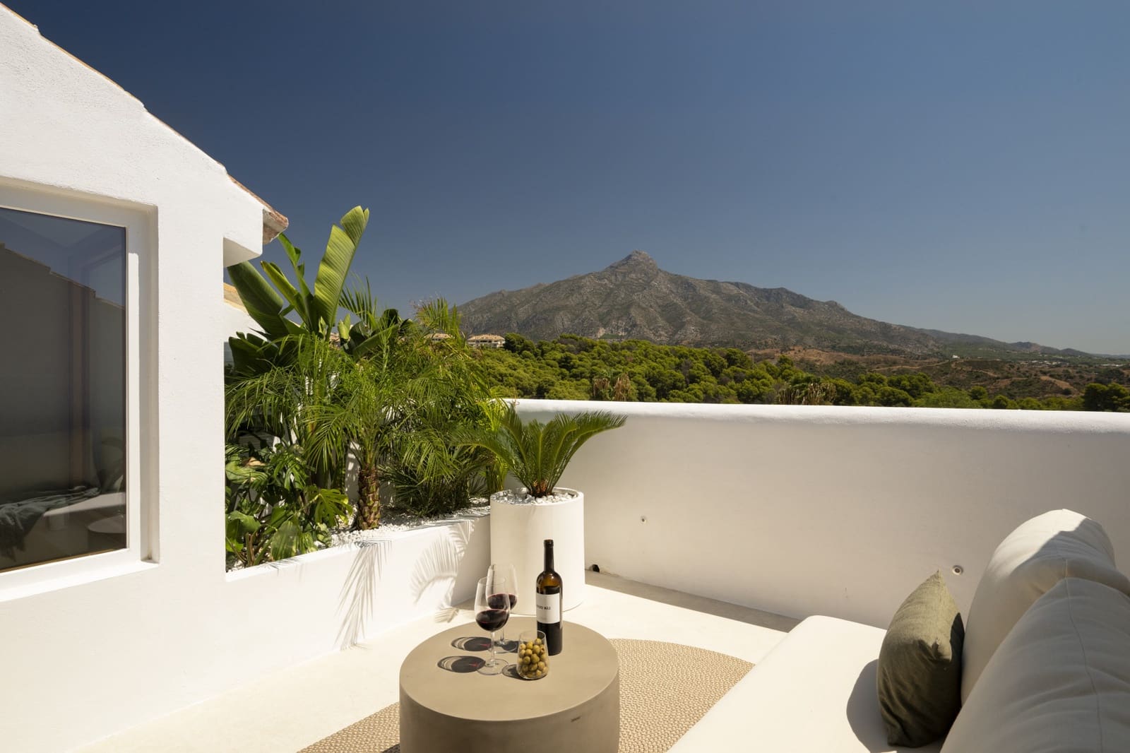 4 makuuhuone Omakotitalo myytävänä paikassa Marbella mukana uima-altaan - 1 795 000 € (Ref: 9848659)