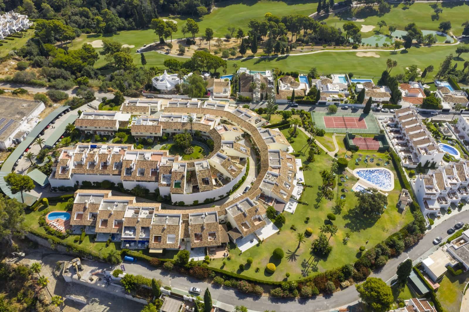 4 makuuhuone Omakotitalo myytävänä paikassa Marbella mukana uima-altaan - 1 795 000 € (Ref: 9848659)