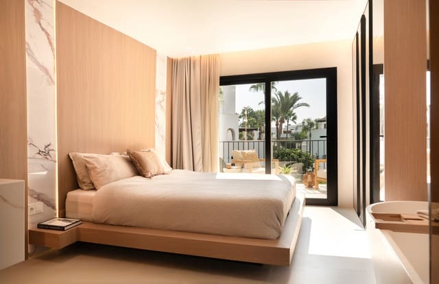 4 slaapkamer Huis te koop in Puerto Banus, Marbella met zwembad garage - € 1.595.000 (Ref: 9848665)