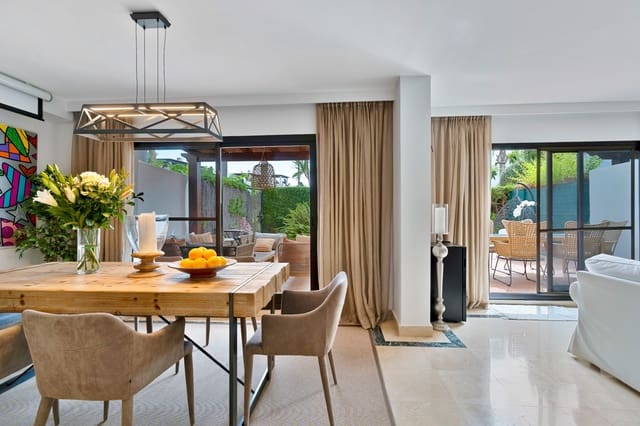 4 soverom Hus til salgs i Nueva Alcántara, Marbella med svømmebasseng garasje - € 1 095 000 (Ref: 9848667)