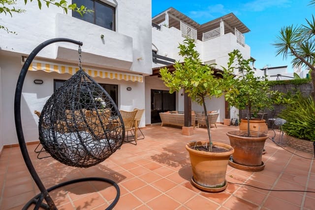 4 soverom Hus til salgs i Nueva Alcántara, Marbella med svømmebasseng garasje - € 1 095 000 (Ref: 9848667)