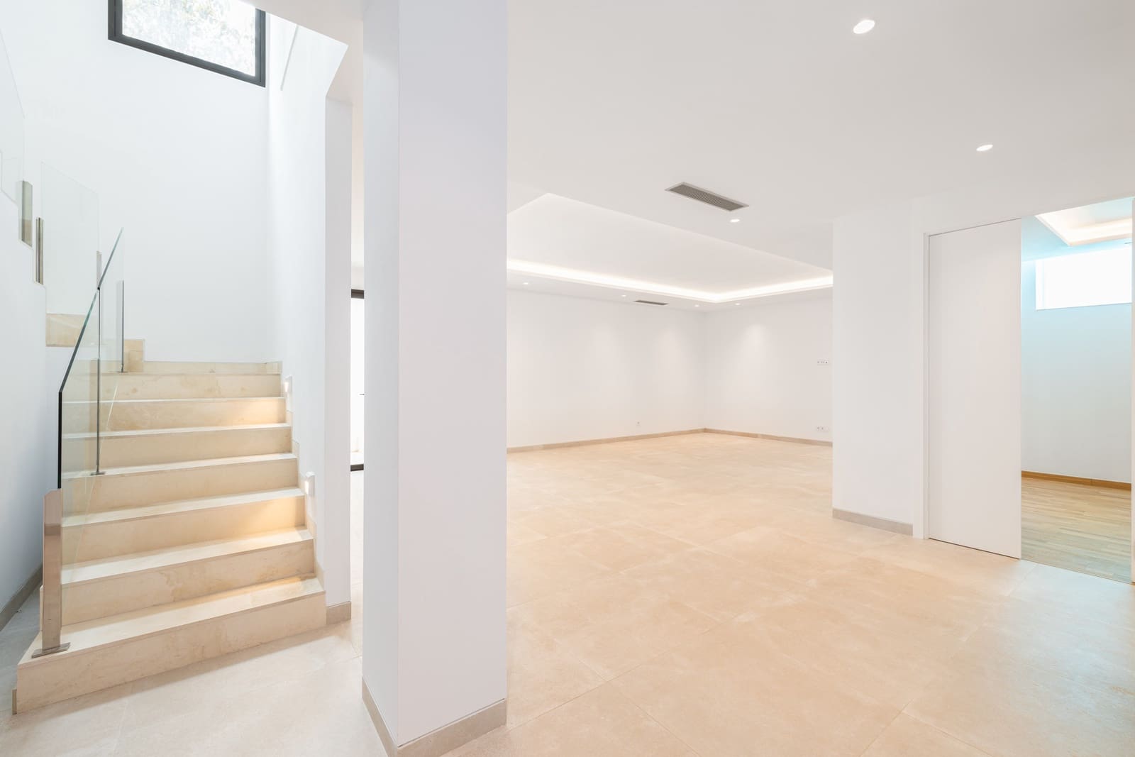 4 bedroom Villa for sale in Marbella with pool garage - € 4,500,000 (Ref: 9848678)