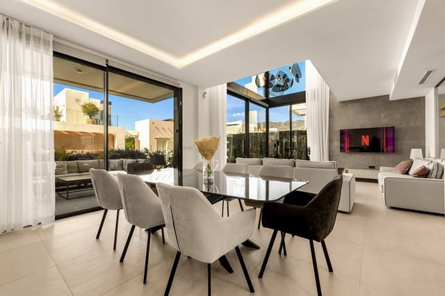 5 quarto Moradia Geminada para venda em Río Real, Marbella com piscina garagem - 1 950 000 € (Ref: 9848684)
