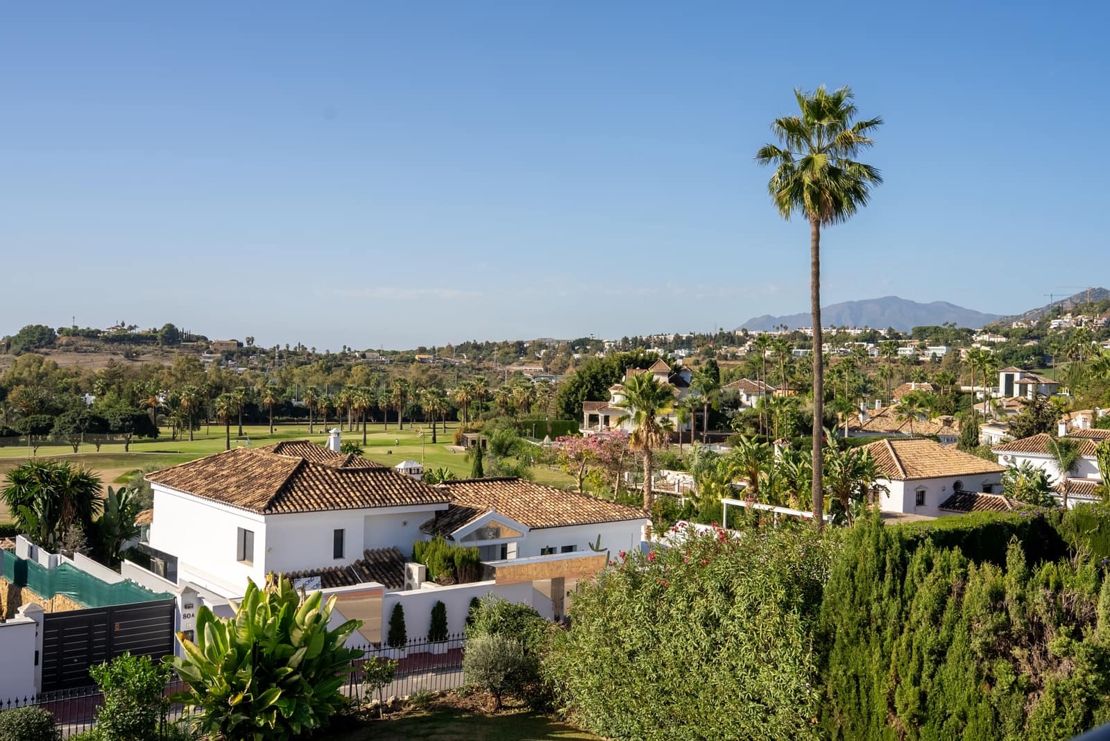 4 quarto Moradia para venda em Nueva Andalucia com piscina garagem - 2 895 000 € (Ref: 9848692)
