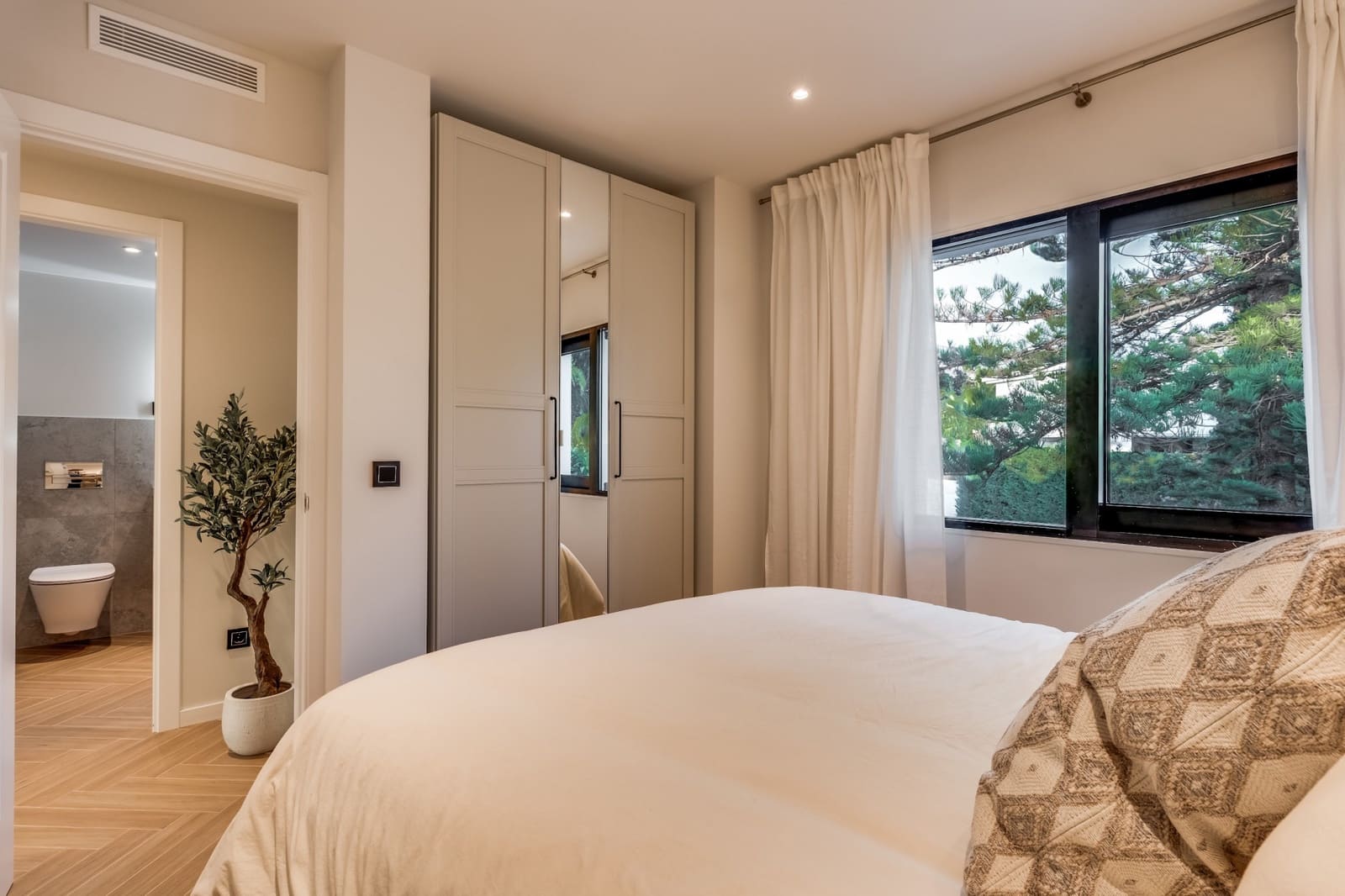 Casa de 4 habitaciones en Marbella en venta con piscina garaje - 1.349.000 € (Ref: 9848699)