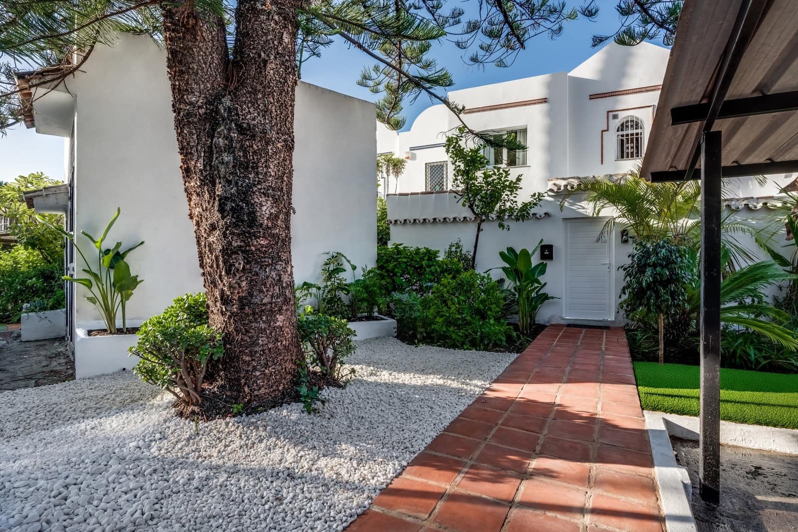 Casa de 4 habitaciones en Marbella en venta con piscina garaje - 1.349.000 € (Ref: 9848699)