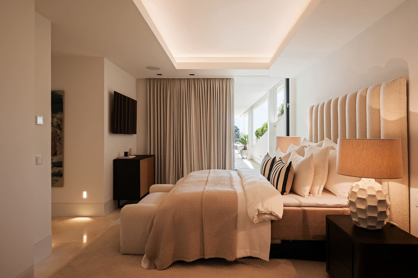 3 bedroom Apartment for sale in La Quinta with pool garage - € 2,295,000 (Ref: 9848706)