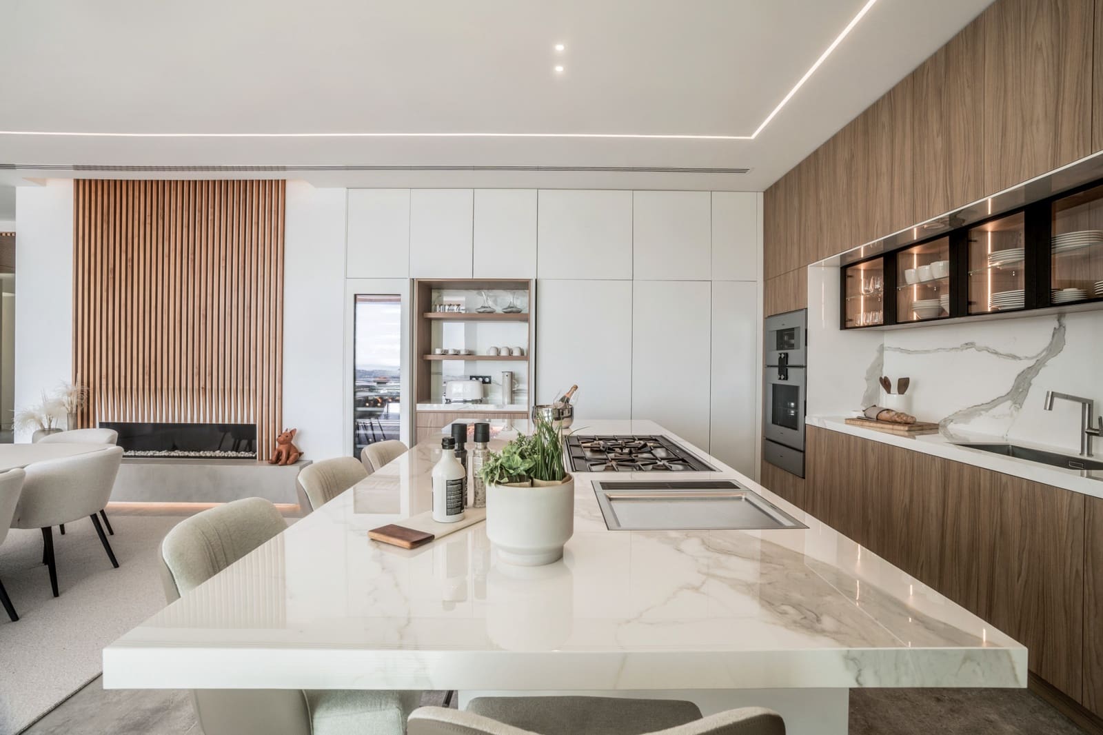 6 bedroom Villa for sale in Benahavis with pool garage - € 10,995,000 (Ref: 9848707)