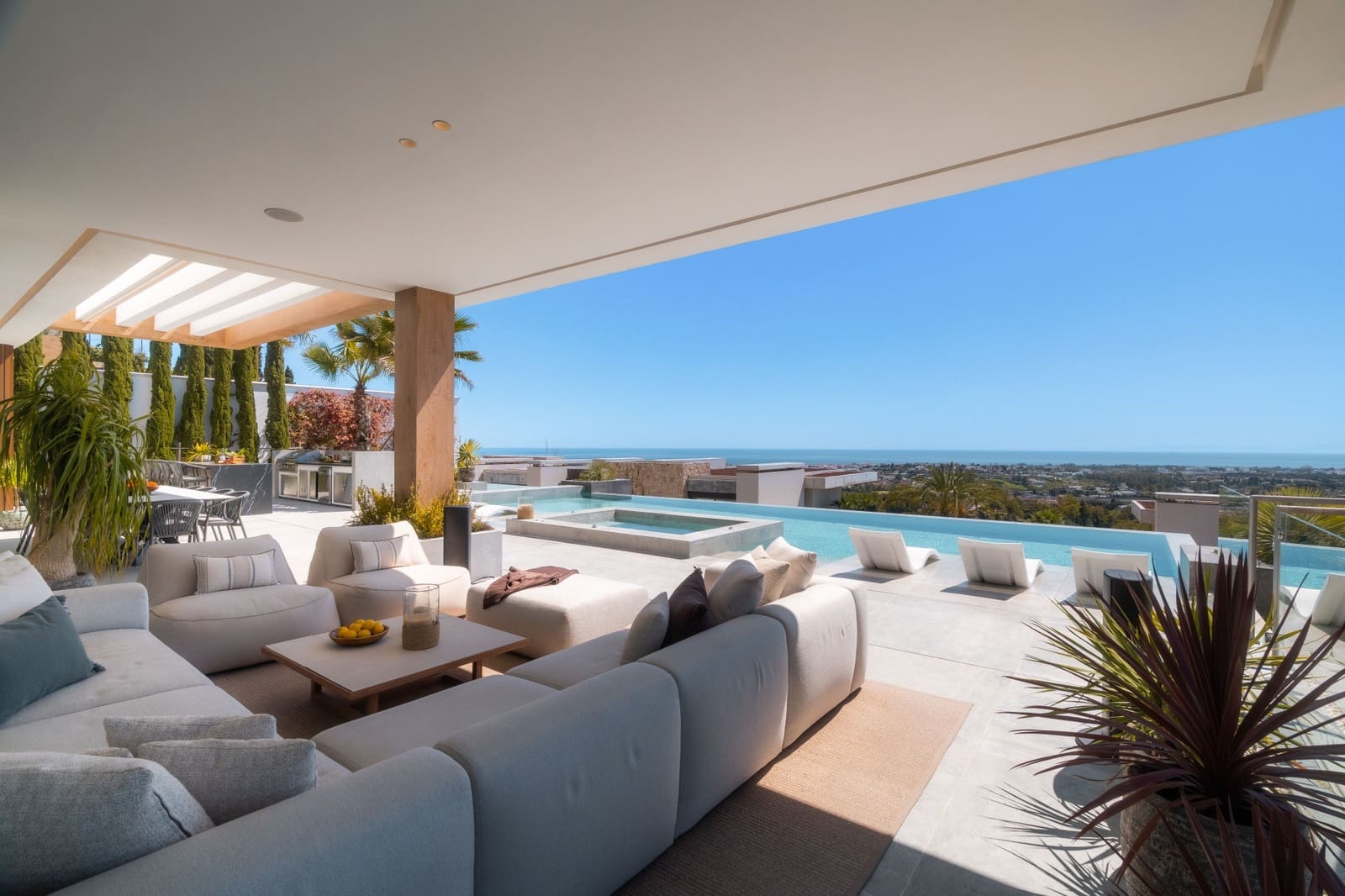 6 bedroom Villa for sale in Benahavis with pool garage - € 10,995,000 (Ref: 9848707)