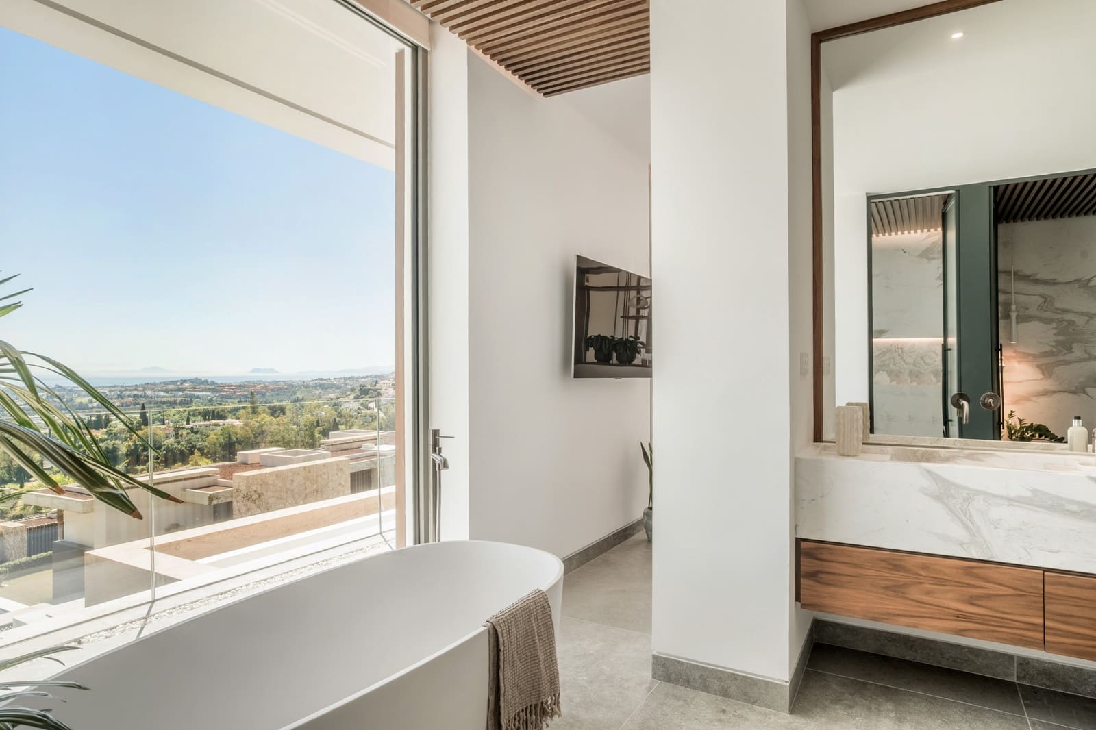 6 bedroom Villa for sale in Benahavis with pool garage - € 10,995,000 (Ref: 9848707)