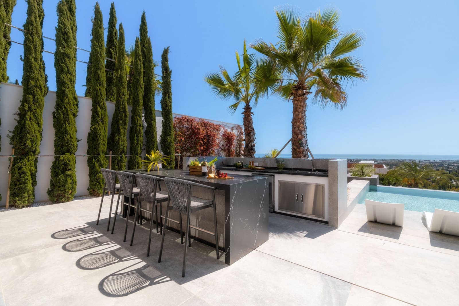 6 bedroom Villa for sale in Benahavis with pool garage - € 10,995,000 (Ref: 9848707)