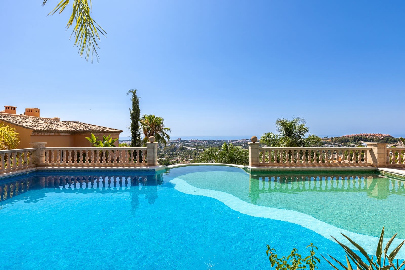 3 bedroom Penthouse for sale in Marbella with pool garage - € 1,125,000 (Ref: 9848708)