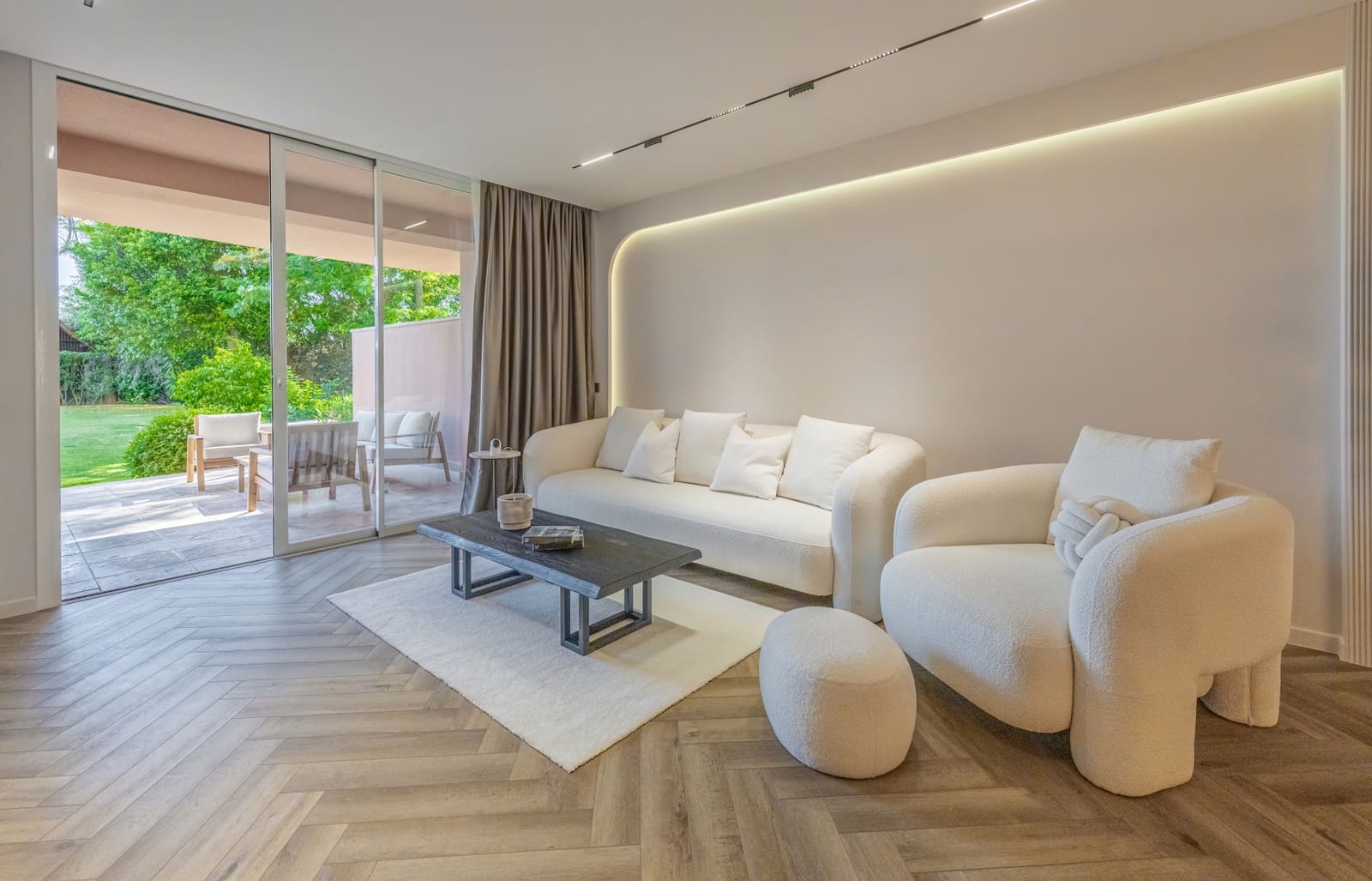 3 bedroom Apartment for sale in Marbella with pool garage - € 1,190,000 (Ref: 9848715)