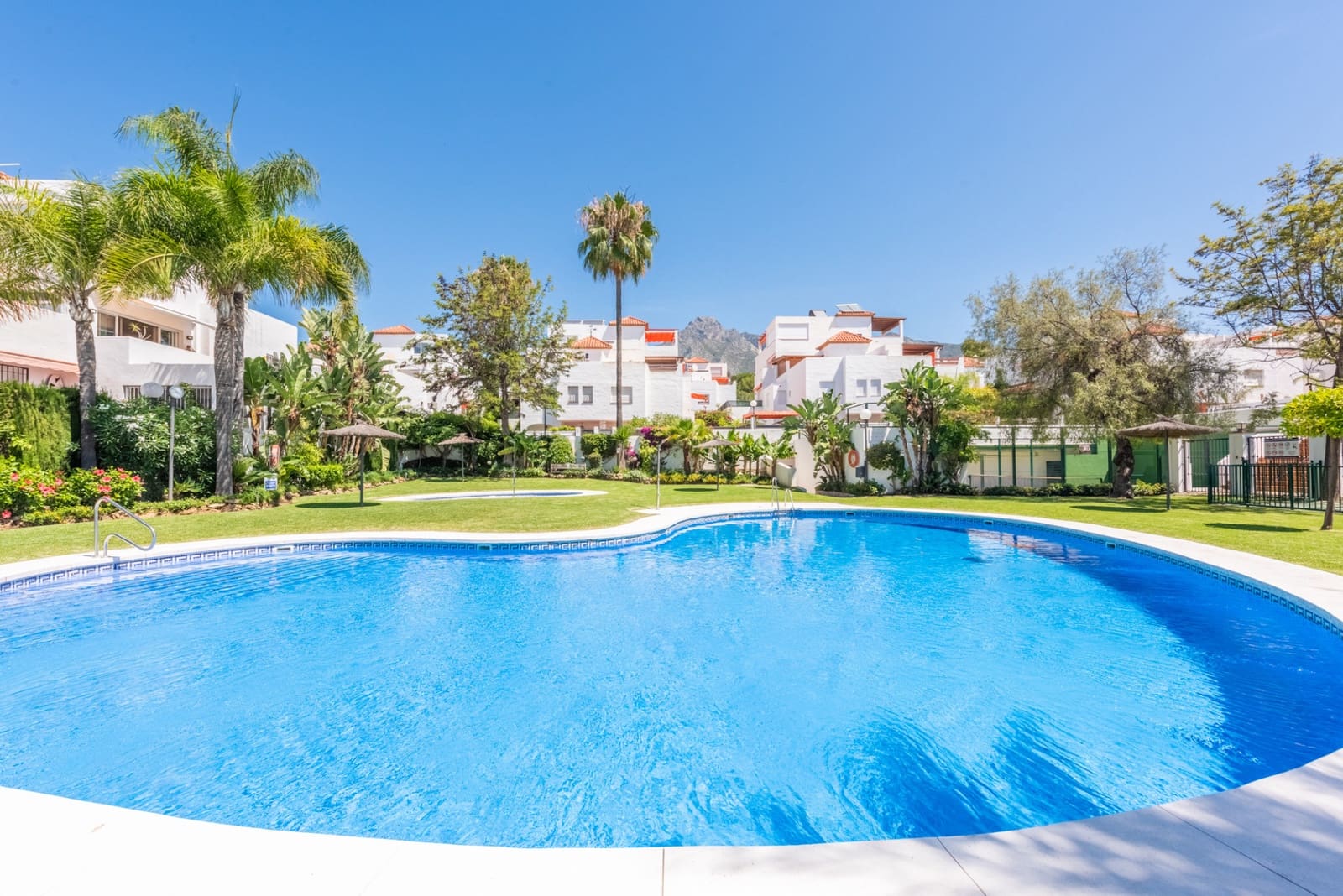 Casa de 4 habitaciones en Marbella en venta con piscina garaje - 1.325.000 € (Ref: 9848724)