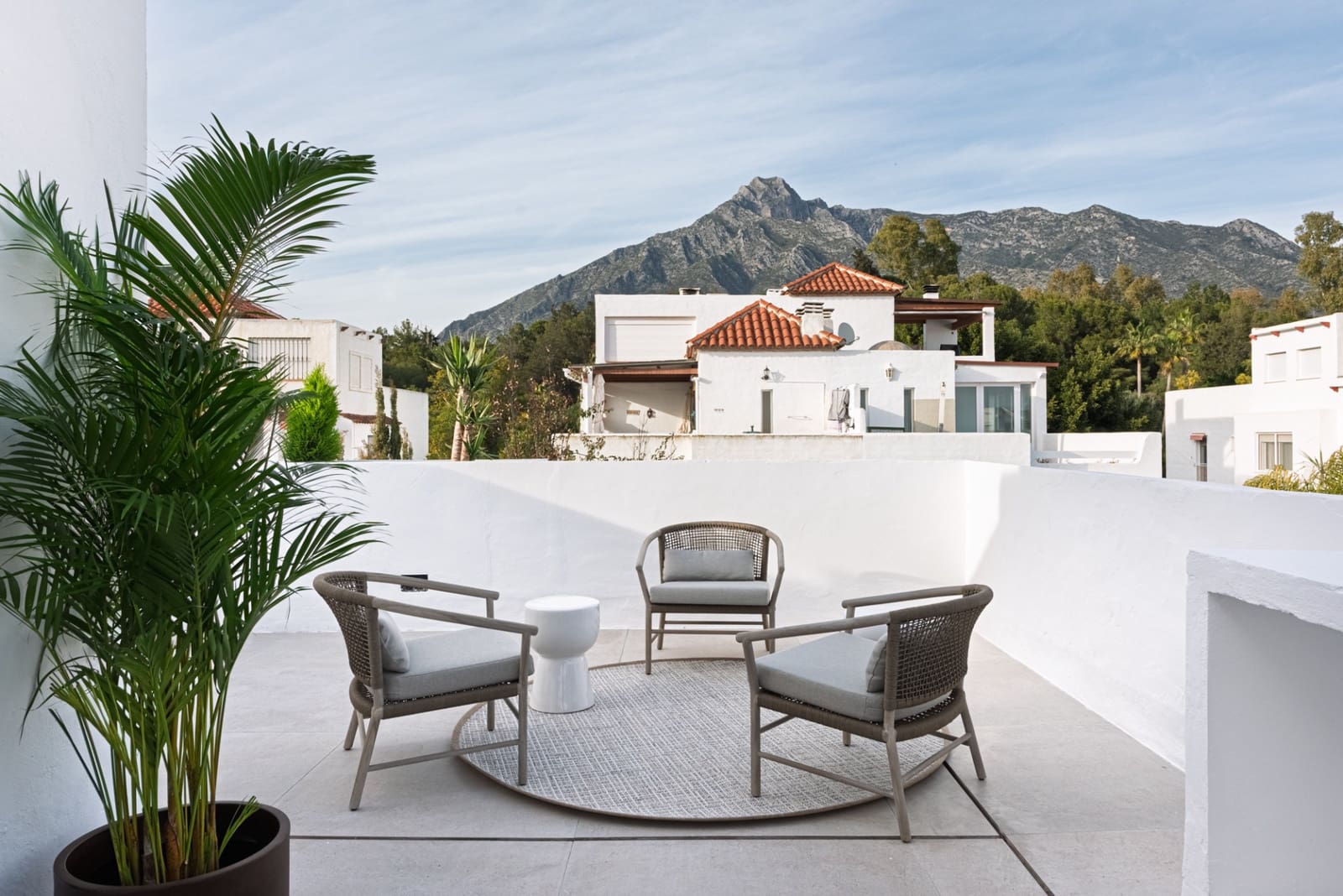 4 sypialnia Dom na sprzedaż w Marbella z basenem garażem - 1 325 000 € (Ref: 9848724)