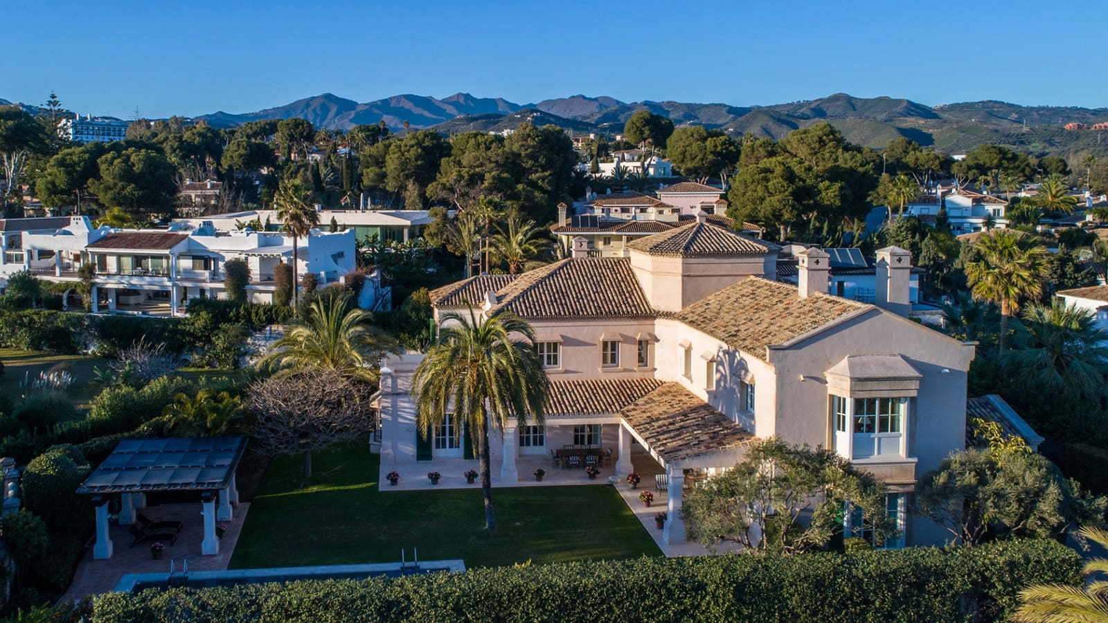 7 Zimmer Villa zu verkaufen in Marbella mit Pool Garage - 10.700.000 € (Ref: 9848726)