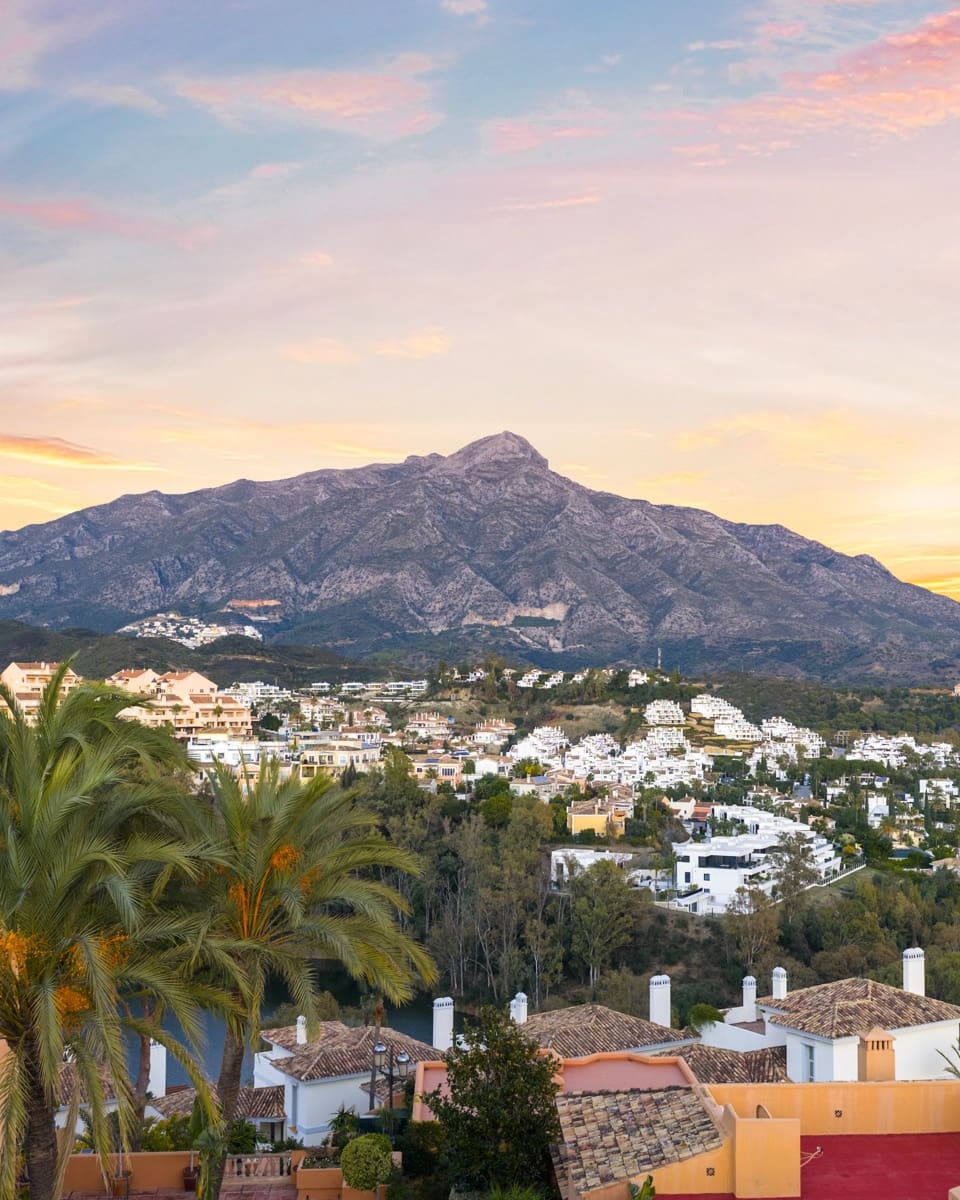 4 sypialnia Penthouse na sprzedaż w Marbella z basenem garażem - 3 295 000 € (Ref: 9848733)