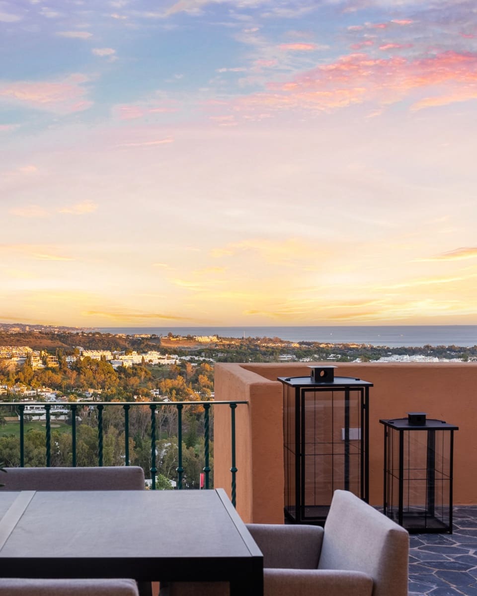 4 sypialnia Penthouse na sprzedaż w Marbella z basenem garażem - 3 295 000 € (Ref: 9848733)