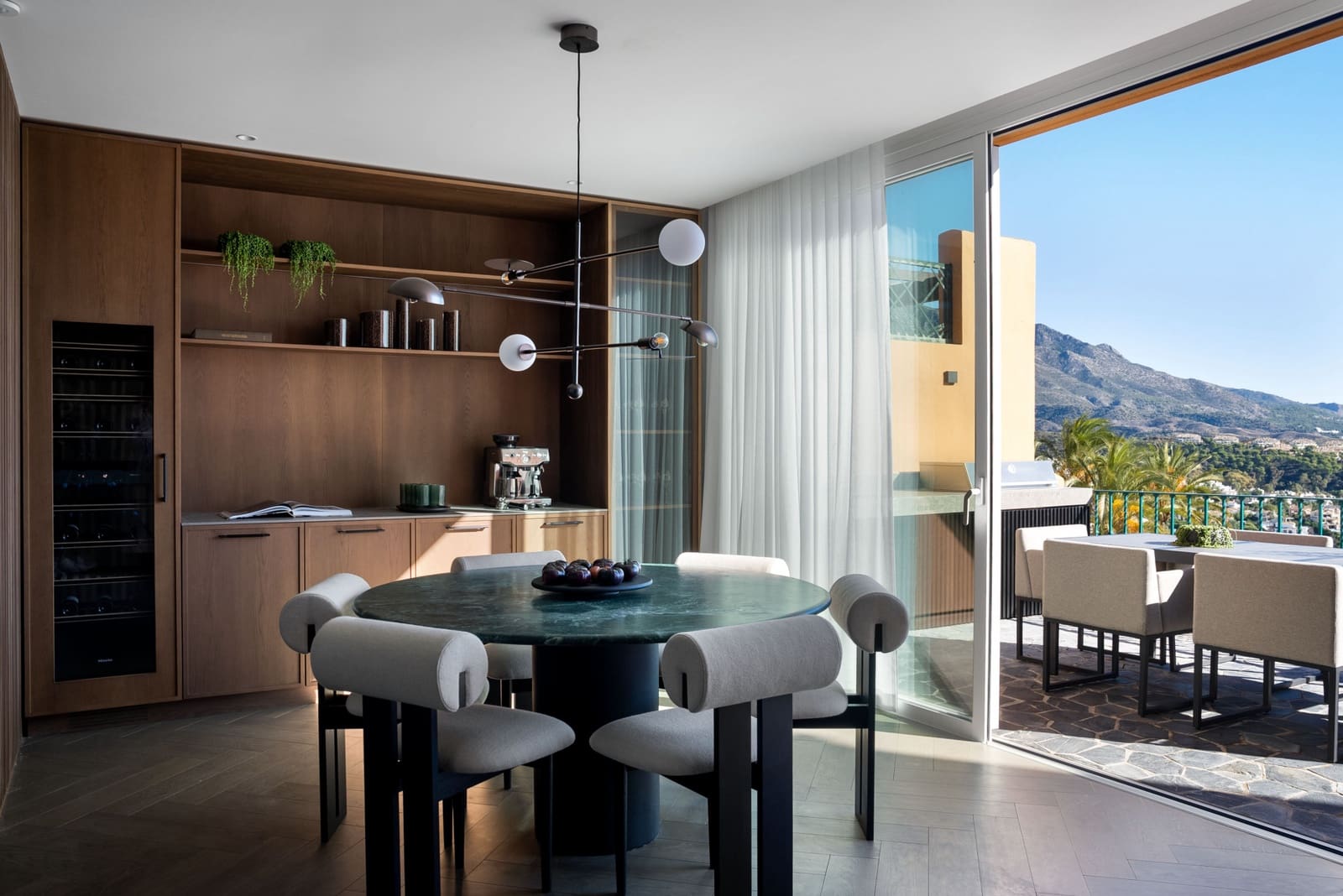 4 sypialnia Penthouse na sprzedaż w Marbella z basenem garażem - 3 295 000 € (Ref: 9848733)