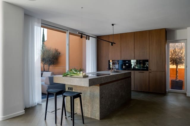 4 chambre Penthouse à vendre à Los Naranjos, Marbella avec piscine garage - 3 295 000 € (Ref: 9848733)