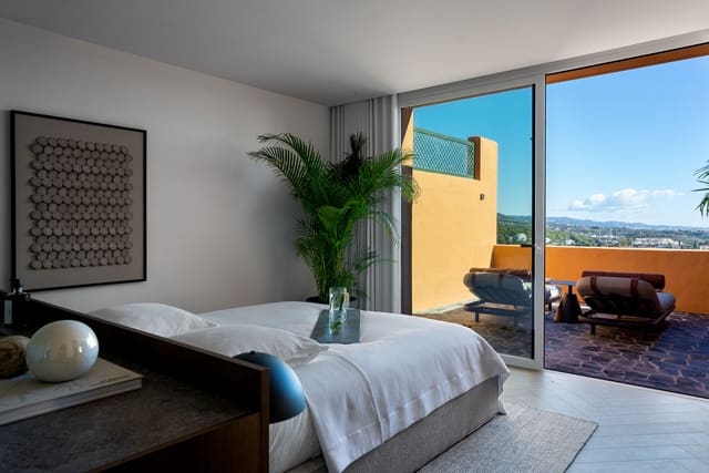 4 chambre Penthouse à vendre à Los Naranjos, Marbella avec piscine garage - 3 295 000 € (Ref: 9848733)