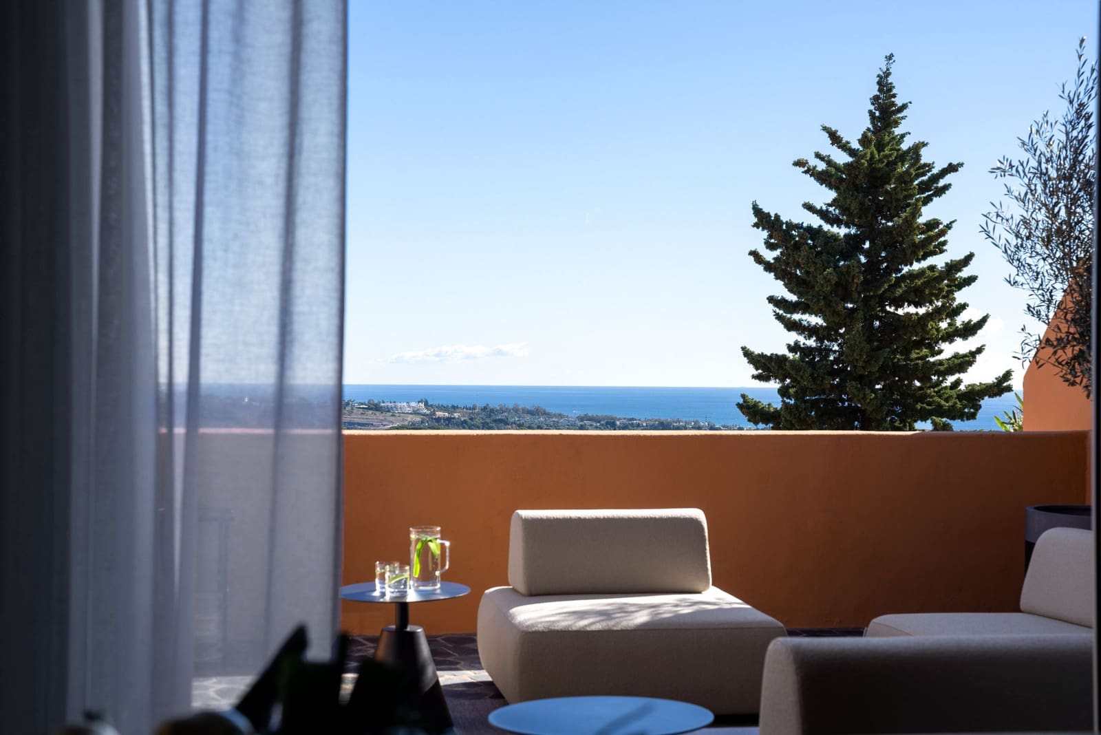 4 sypialnia Penthouse na sprzedaż w Marbella z basenem garażem - 3 295 000 € (Ref: 9848733)