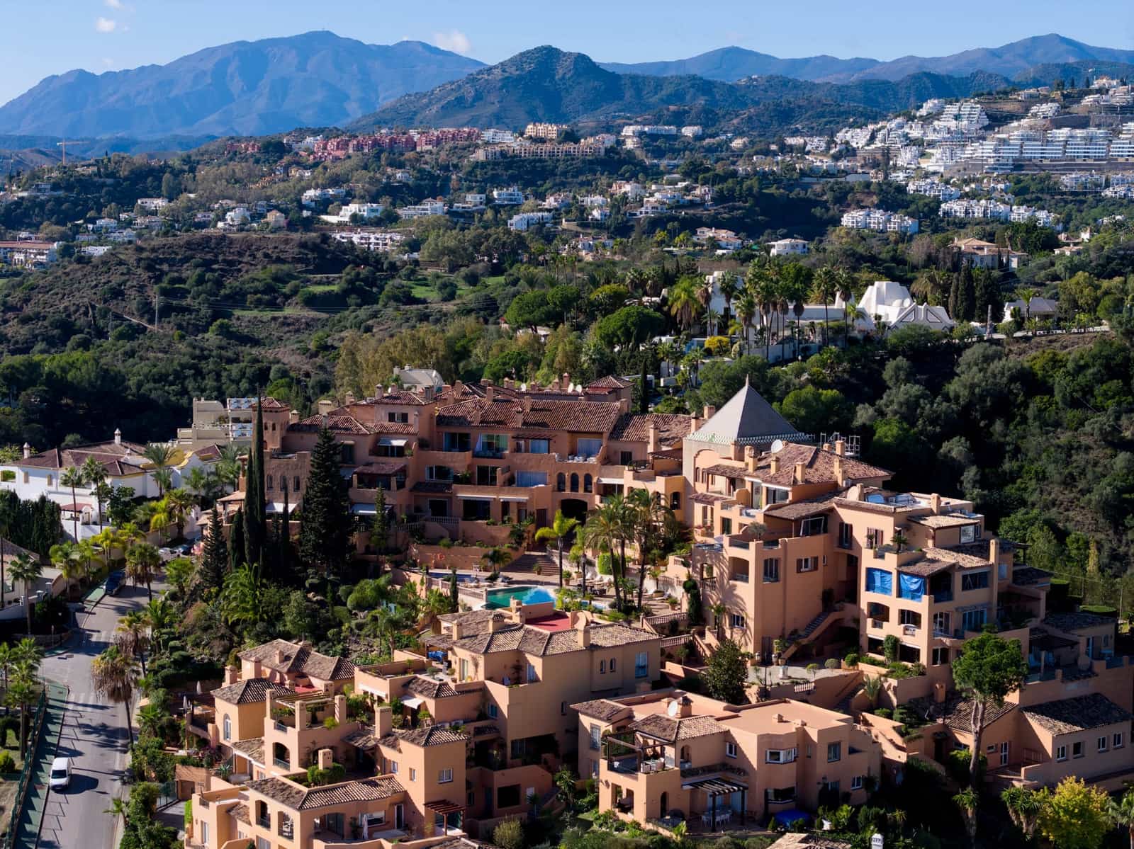 4 sypialnia Penthouse na sprzedaż w Marbella z basenem garażem - 3 295 000 € (Ref: 9848733)