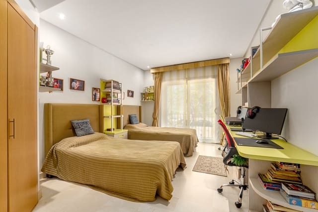 3 sypialnia Apartament na sprzedaż w Sierra Blanca, Marbella z basenem garażem - 1 650 000 € (Ref: 9848747)