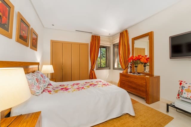 3 sypialnia Apartament na sprzedaż w Sierra Blanca, Marbella z basenem garażem - 1 650 000 € (Ref: 9848747)