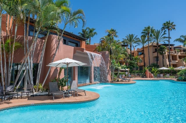 3 sypialnia Apartament na sprzedaż w Sierra Blanca, Marbella z basenem garażem - 1 650 000 € (Ref: 9848747)