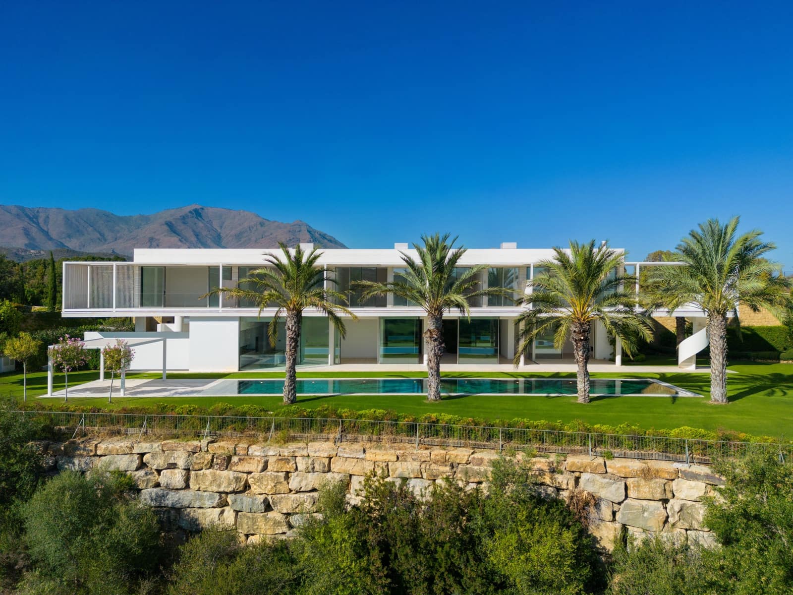 5 slaapkamer Villa te koop in Casares met zwembad garage - € 8.700.000 (Ref: 9848749)