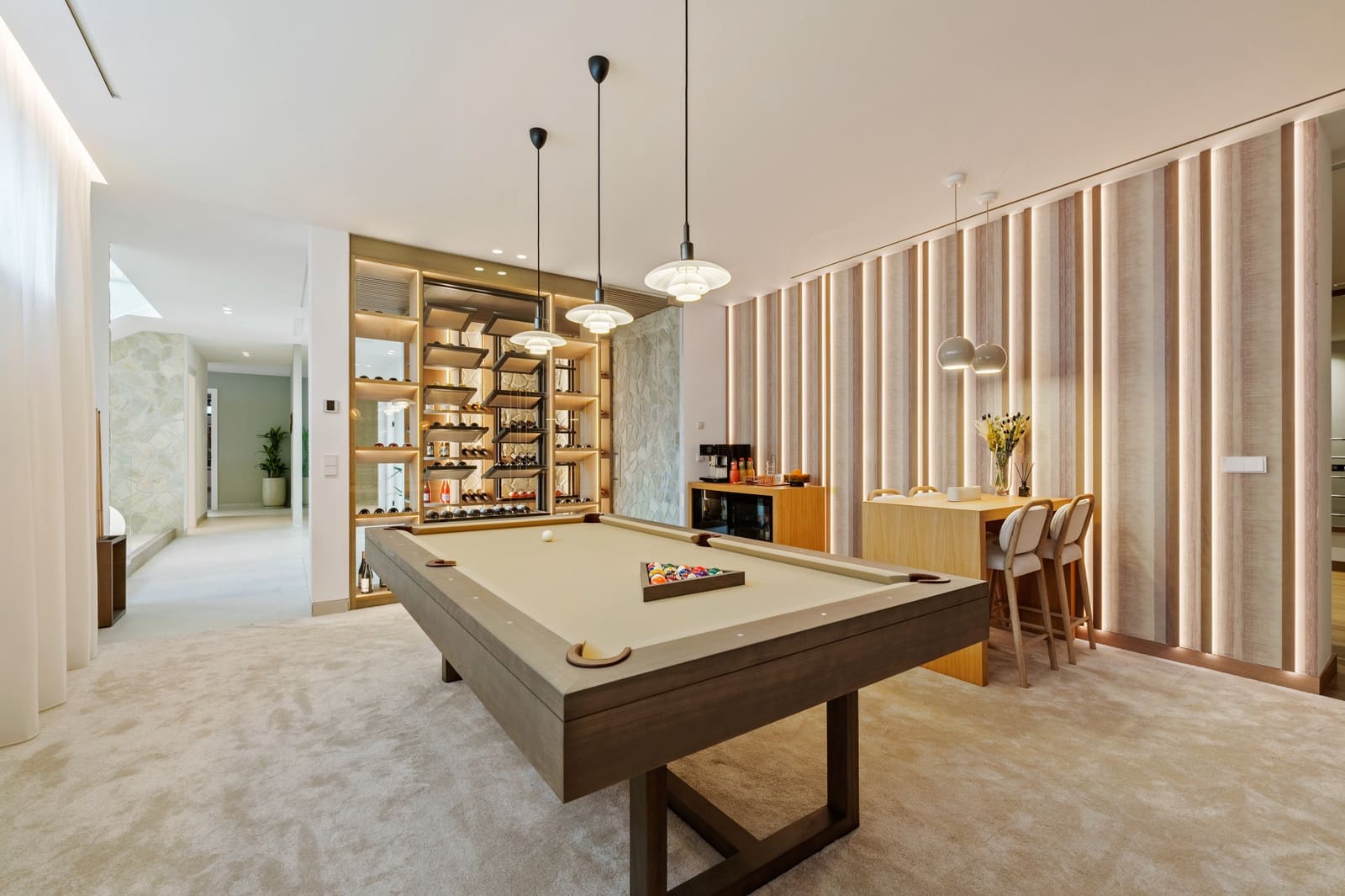 5 bedroom Villa for sale in La Quinta with pool garage - € 5,695,000 (Ref: 9848762)