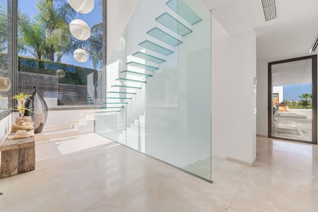 7 quarto Moradia para venda em Los Naranjos, Marbella com piscina garagem - 7 950 000 € (Ref: 9848764)