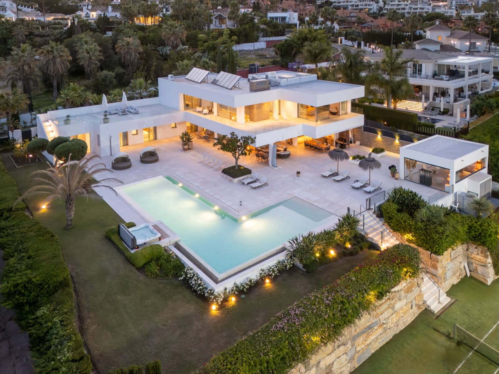 7 quarto Moradia para venda em Marbella com piscina garagem - 7 950 000 € (Ref: 9848764)