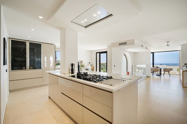 5 quarto Moradia para venda em Los Naranjos, Marbella com piscina garagem - 4 950 000 € (Ref: 9848765)
